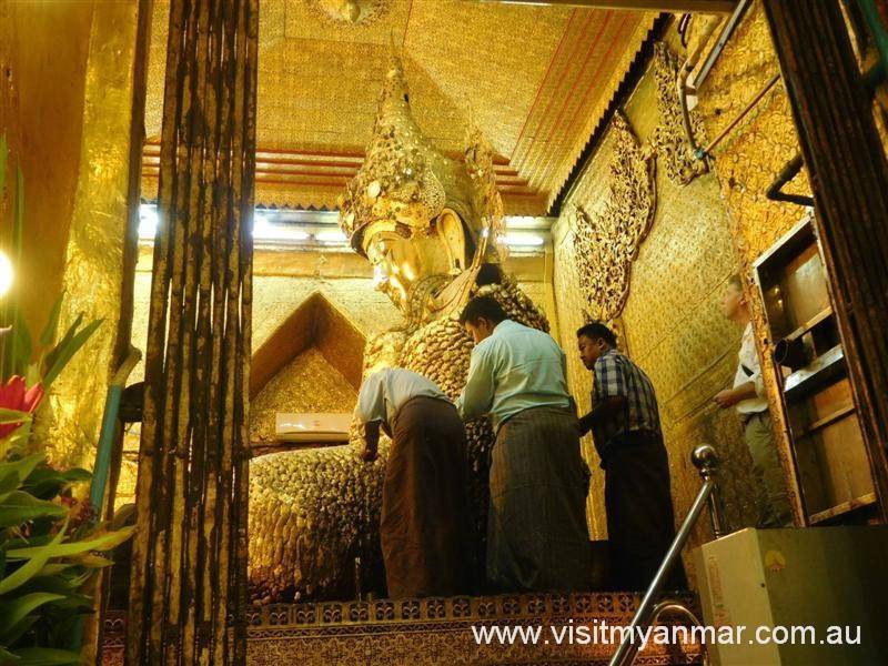 Mahamuni-Buddha-Temple-Mandalay-Visit-Myanmar (6)